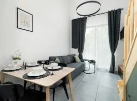 Pet Friendly Cozy Studio with Balcony in Poznań by Noclegi Renters