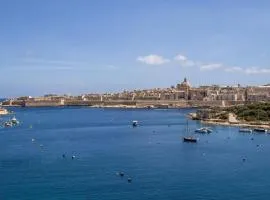 Seafront Terrace With A Breathtaking Valletta View