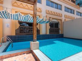 Luxury Beachfront Villa with Private Pool on Palm Jumeirah near Atlantis, Hotel in Dubai
