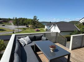 Trivelig Feriehus Leilighet, Risør, Sørlandet med tilgang til båt, khách sạn ở Risør