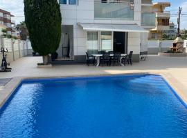 House 50meters from the beach, hotel a Cunit