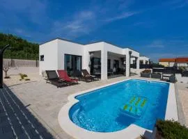 Cozy Home In Posedarje