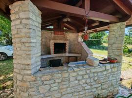 Olive and Herb Retreat II, hotel a Valtura
