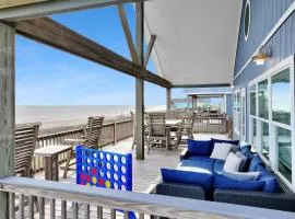 Beachfront 4BR - Tiki Bar, Yard Games, Smart TVs, Pets