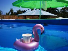 Casa Cavallaro con Piscina estiva, giardino e parcheggio, hotel in Pescara