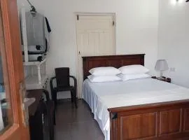 Comfort Stay with AC WiFi and Hot Water near Colombo