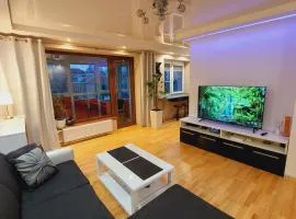 Central Apartment with Fireplace & Cathedral View