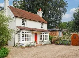 Charming Cottage perfect for a Spring and Summer Getaway