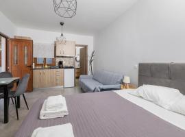 Utopia suites 3 in the heart of Aegina by 8essentially，位于爱琴娜岛的酒店