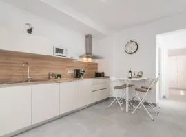 Home2Book Quiet Retreat with Patio & Roof Access