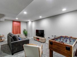 Lovely family home in Northglenn with fenced yard and bonus room, hotel v destinaci Northglenn