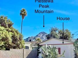 Cozy Little Home w Private Washer & Dryer!, Hotel in Phoenix