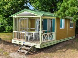 Chalet 3 étoiles - Piscine - ccbbhfa, hotel in Clohars-Carnoët