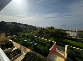 Hoe's House