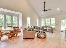 5 Mi to Memorial Stadium and Beach Modern Townhome