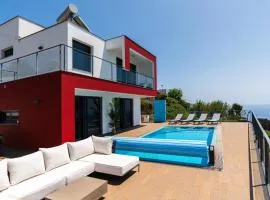 Valley View-Villa with heated pool and sauna