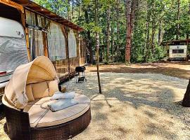 Каравана Coco Bongo, glamping site in Chernomorets