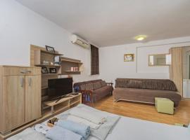 Apartmani Mijailovic PARKING WI-FI AIR CONDITION FREE, hotel v destinaci Buljarica