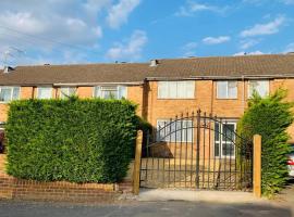 Surrey Hills Retreat - 2-Bed - Easy London Access, hotel in Ash