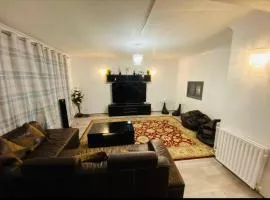 Surrey Hills Retreat - 2-Bed - Easy London Access
