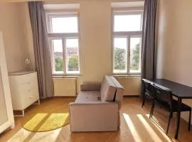 New petite studio in bohemian suburb