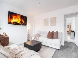 The Cedar - Free Parking, Netflix, Near M1, M69