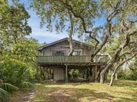 Annies Treehouse A Cozy Canopy Getaway in Cedar Key