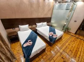 Cairo Plaza, Ra Hotel