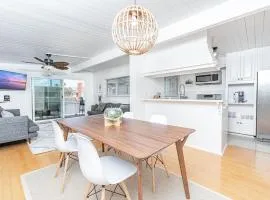 Upgraded Pet-Friendly Home Steps From Popular 40Th St Beach By Beachview Rentals