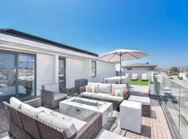 Luxury 4Br Tri-Level W Modern Interior, Rooftop Deck & Ac By Beachview Rentals