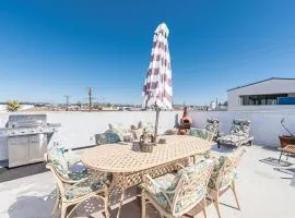 Pet-Friendly 3Br W- Sun Deck Bbq One Block To Beach By Beachview Rentals