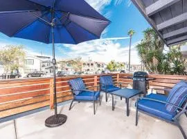 Stylish 2Br Cottage W Large Patio One House From Beach By Beachview Rentals