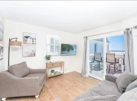 Charming 2Br W- Oceanview Balcony One House From Sand By Beachview Rentals