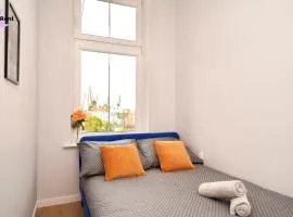 MMRent Umbrella Room