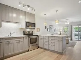 Stylish Upscale Beachside Villa Pool View