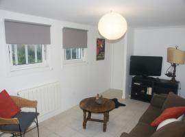 La Petite maison-Caluire 45 m2, hotel v destinaci Rillieux