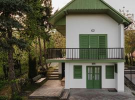 Napbogár Vendégház, hotel in Balatongyörök