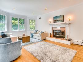 Serene Hudson Valley Escape with Pool and Grill, hotel a Carmel