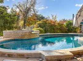 Downtown Retreat #6 - Walk to Main, Shared Pool & Hot Tub