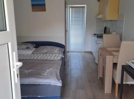 Studio Apartments Trio, hotel v destinaci Šmrika