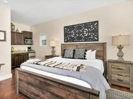 Main Street Retreat #8 - King Bed, On Main St, Shared Hot Tub & Pool