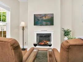 Main Street Retreat #16 - King Bed, On Main St, Shared Hot Tub & Pool