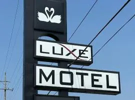 LUXE MOTEL