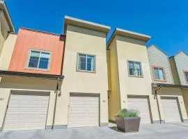 Modern Townhouse with HotTub & Garage