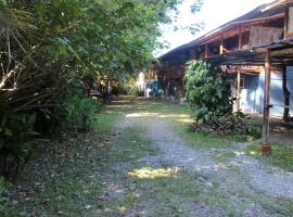 Brisas del Caribe 3 – hotel w mieście Tapantí