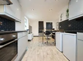 Luxury Living, Central Spot