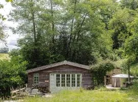 Streamside Cabin with Hot Tub
