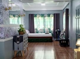 Oasis Resort CondoBimbo, Big BR, Big Balcony, kitchen, Pool, Videoke, Netflix, hotel v destinaci San Fernando