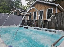 FIFA WORLD CUP, Close to Downtown,1000 mbps WIFI,11-Person Swim Spa, 75" TV 4 Movie Nights, Spacious, Walk To Restaurants, Ping Pong, Hotel in Atlanta