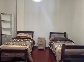 Habitación doble, baño privado, 10 cuadras Plaza de Armas